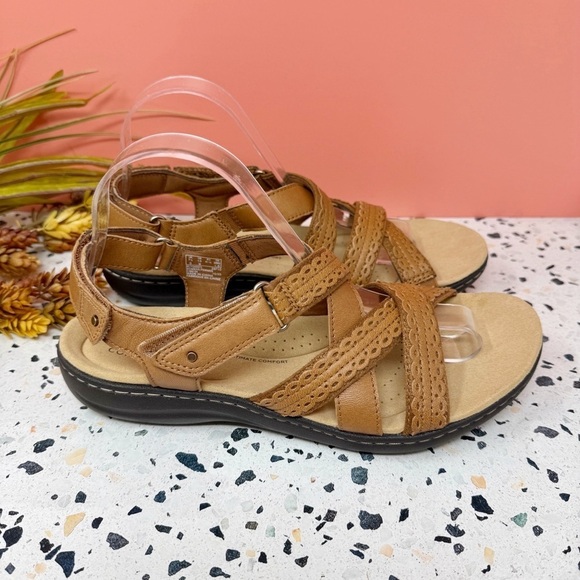 NEW Clark’s Laurieann Rena Leather Tan Hook & Loop Strappy Women’s Sandals Sz 10 - Picture 4 of 10
